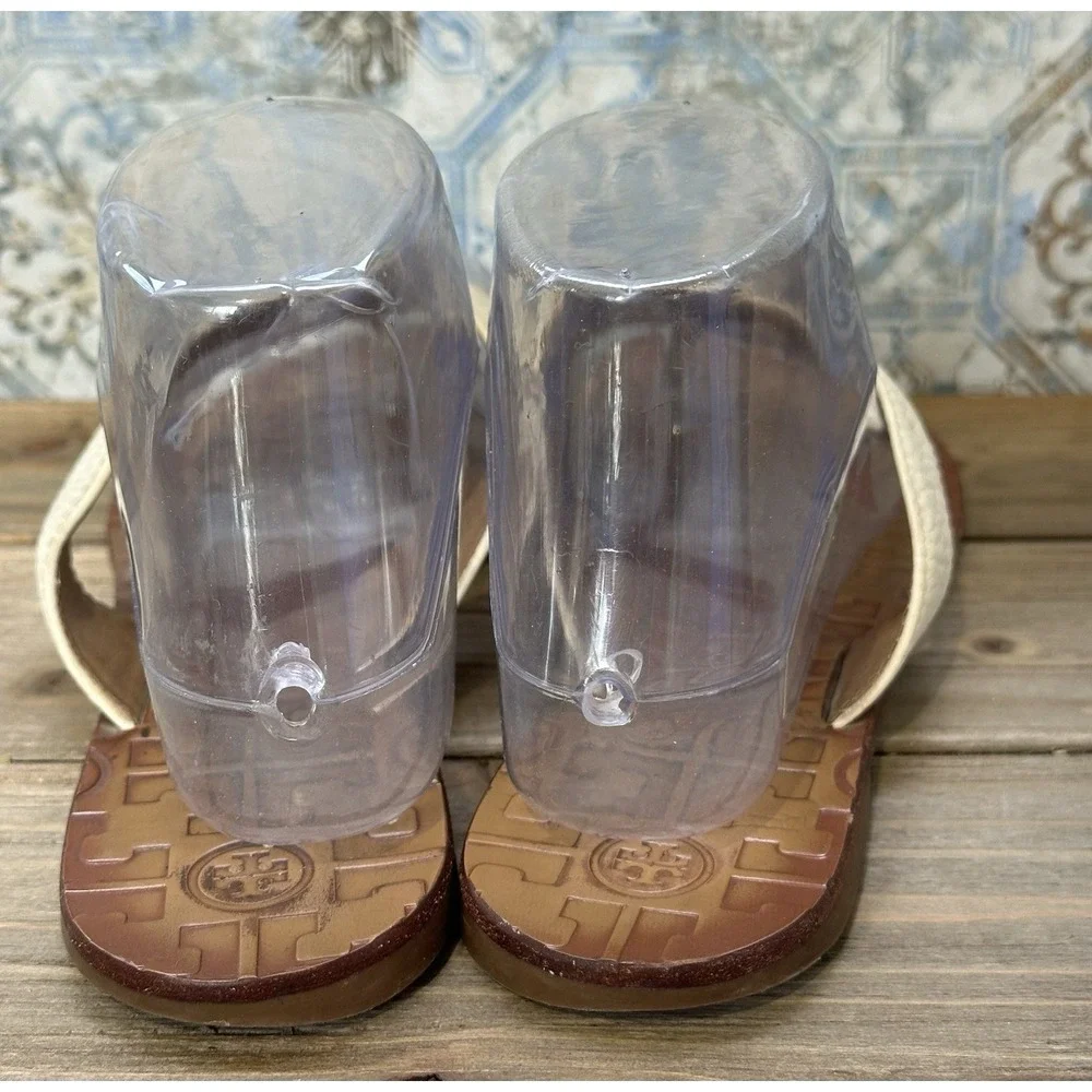 Tory Burch Thora Thong Sandals Beige Leather Gold Logo Size 8 Women's